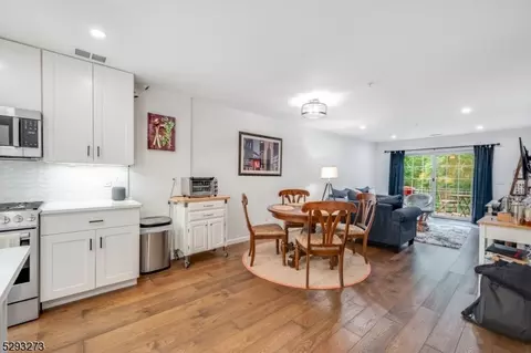 297 Riveredge Dr, Chatham Twp, NJ 07928