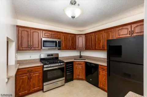 173 Robertson Way #173, Lincoln Park, NJ 07035