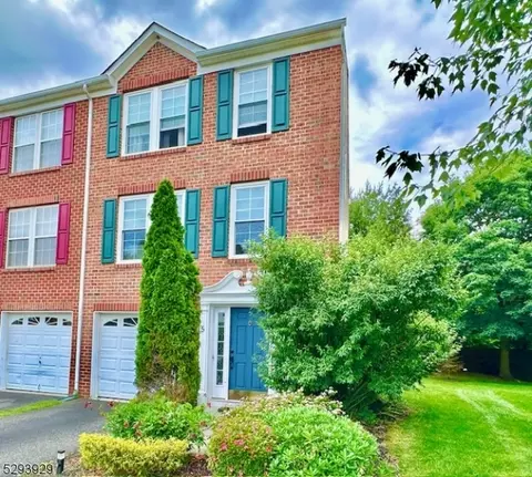 5 Saxton Rd, Farmingdale, NJ 07727