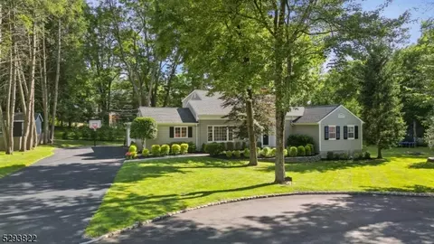 9 Edwards Pl, Millburn Twp, NJ 07078 photo 4