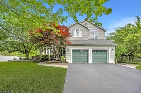 9 Sweney Ct, Hillsborough, NJ 08844