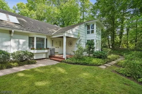 16 Sherwood Rd, Millburn Twp, NJ 07078