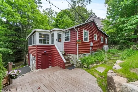 7 Birchwood Trl, Kinnelon, NJ 07405