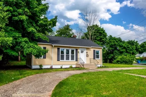 14 Hawthorne Dr, Franklin Twp, NJ 08873