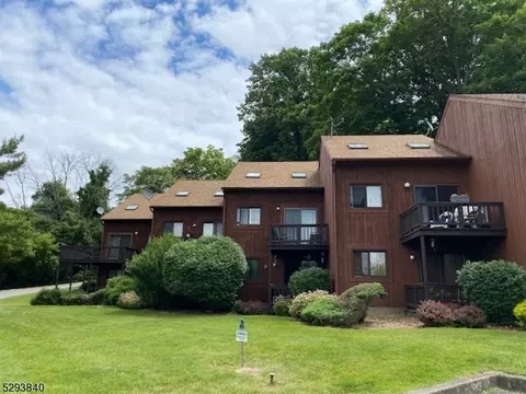 1 Deer Valley Ln #5, Vernon, NJ 07462