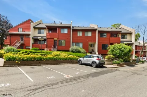 107 River Rd #E2, Nutley, NJ 07110