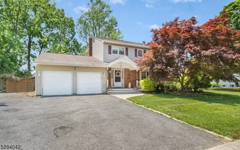 262 Powderhorn Dr, Phillipsburg, NJ 08865