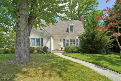 9 Meadowbrook Rd, Millburn Twp, NJ 07078