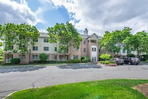 7 Zachary Way, Mount Arlington, NJ 07856