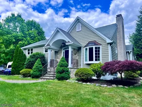 28 Ricker Rd, Kinnelon, NJ 07405