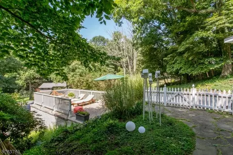4 Hickory Hollow Ln, Blairstown, NJ 07825