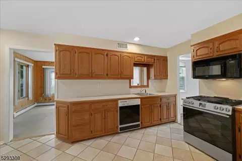 63 Cedarcliffe Dr, Wayne, NJ 07470 photo 3