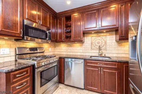 408 Willow Ct, Flemington, NJ 08822