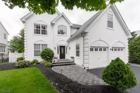 6 Glen Eyre Dr, Bridgewater, NJ 08807