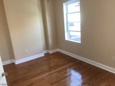 38 3rd St, Newark, NJ 07107