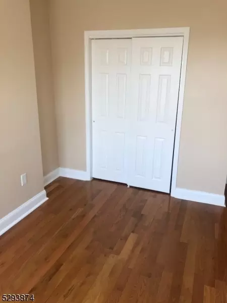 38 3rd St, Newark, NJ 07107 photo 4