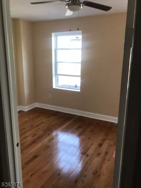 38 3rd St, Newark, NJ 07107 photo 5
