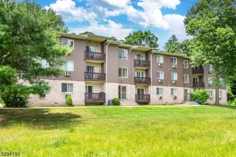 313 Federal Hill Rd #313, Pompton Lakes, NJ 07442