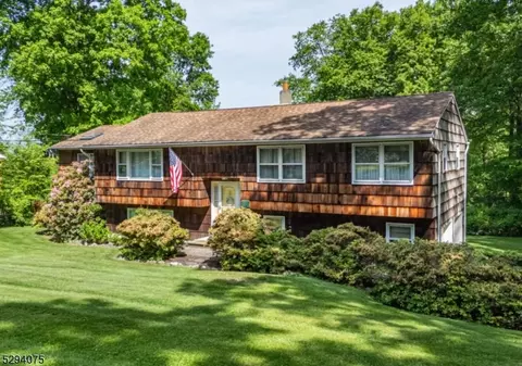 11 Woodland Trl, Hamburg, NJ 07419