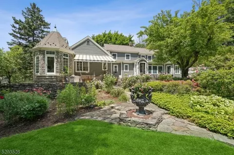 347 Drakestown Rd, Long Valley, NJ 07853
