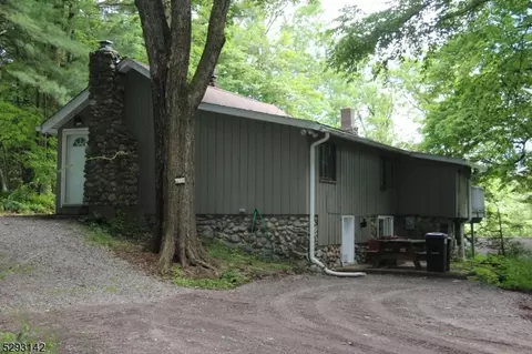 32 Goldfinch Ln, West Milford Twp, NJ 07421