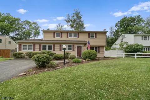 206 Henmarken Dr, Northvale, NJ 07647