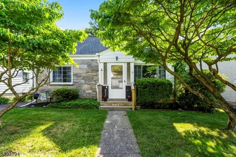 823 Pine St, Roselle Park, NJ 07204