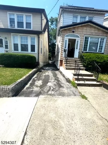77 Quabeck Ave, Irvington, NJ 07111