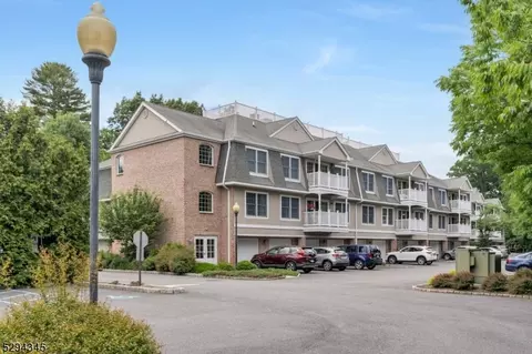 203 Central Park Pl #203, Ramsey, NJ 07446