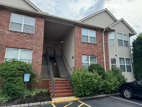 1 Jennifer Dr, East Hanover, NJ 07936