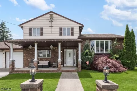 153 Sandra Dr, Totowa, NJ 07512