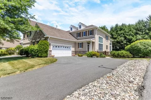 15 Drake Ln, Chester, NJ 07930
