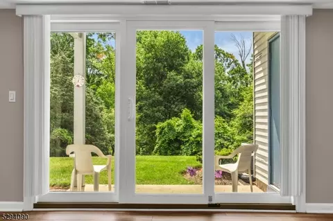 31 Beaconsfield Pl, Somerset, NJ 08873