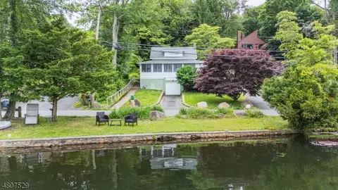 33 Cedar Lk W, Denville, NJ 07834