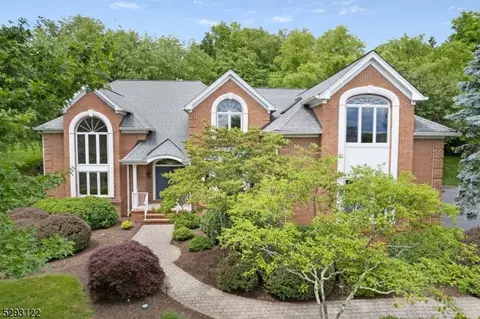 2 Byron Ct, Chester Twp, NJ 07930
