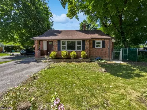 18 Maple Ter, Stanhope, NJ 07874