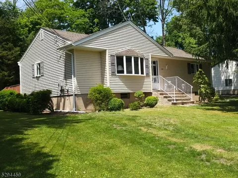 33 Navajo Trl, West Milford, NJ 07480