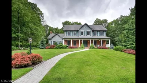 54 S Glen Rd, Kinnelon, NJ 07405