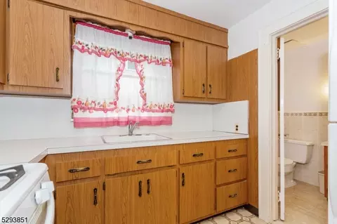 46 Strong St #2, Wallington, NJ 07057 photo 9
