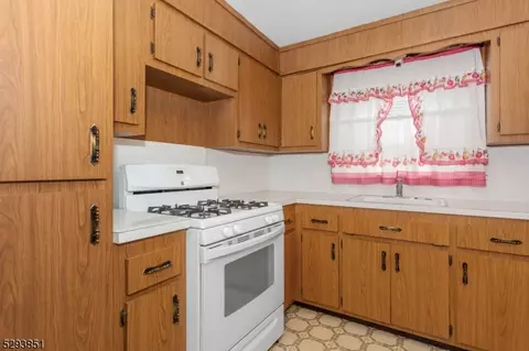 46 Strong St #2, Wallington, NJ 07057 photo 8