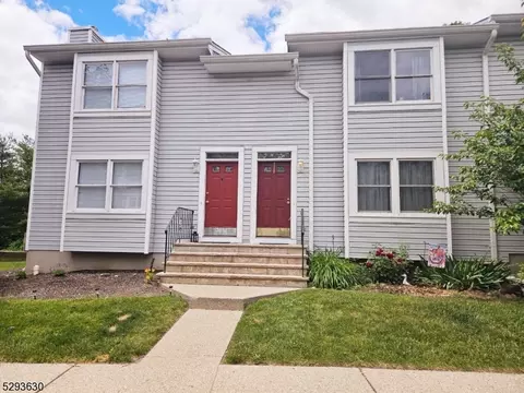 5 Village Dr, Hamburg, NJ 07419