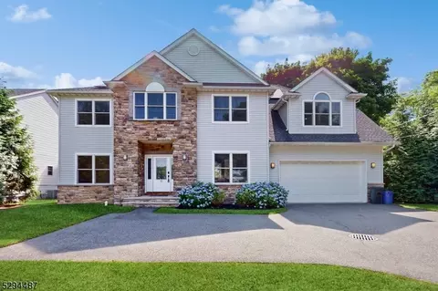 12 Lincoln Park Rd, Pequannock Twp, NJ 07440