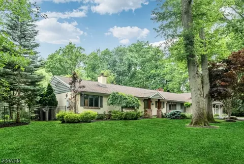 211 Wayfair Cir, Franklin Lakes, NJ 07417