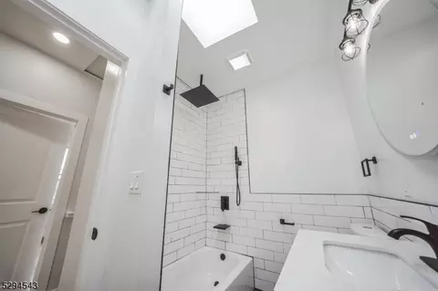 326 S Spring St, Elizabeth, NJ 07201