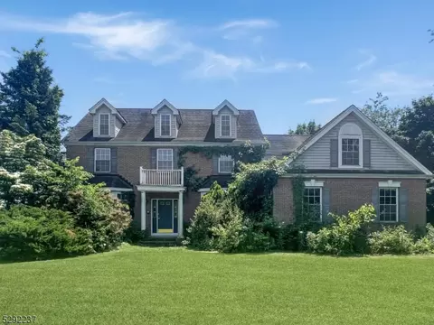 7 Autumn Ridge Ln, Phillipsburg, NJ 08865
