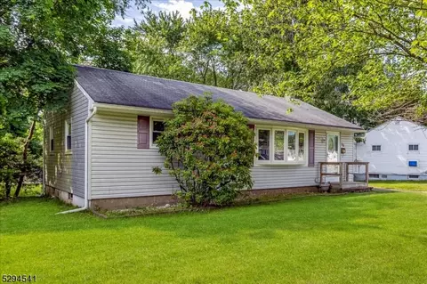 45 Paul Dr, Roxbury Twp, NJ 07876