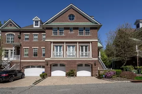 310 Heights Ln, Tenafly, NJ 07670