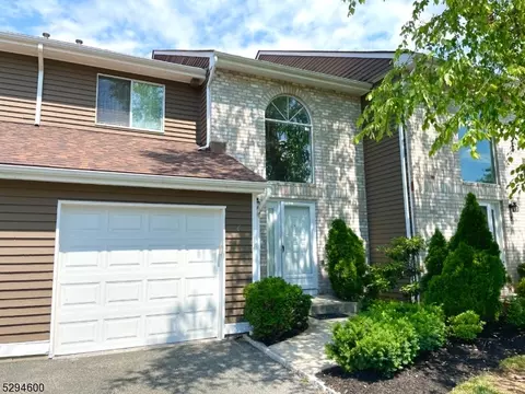 6 Kingsbridge Dr, East Hanover, NJ 07936