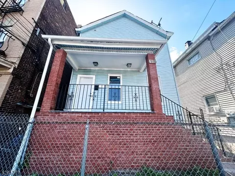 548 E 18th St, Paterson, NJ 07514