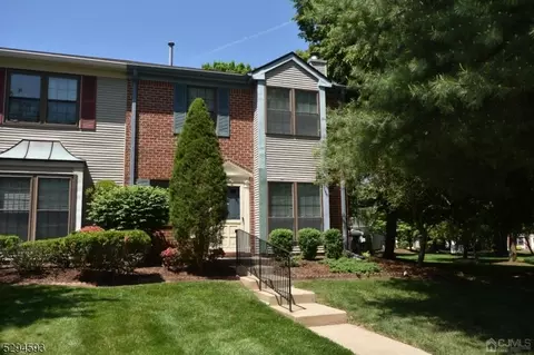 17 Veros Ln, Franklin Park, NJ 08823